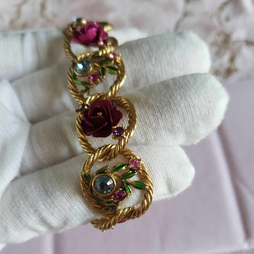 JOAN RIVERS | Roses Bracelet 🌹 - Picture 6 of 17